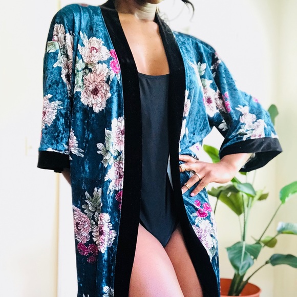 Forever 21 Other - Forever 21 Crushed Velvet beach cover up/kimono